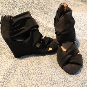 Bandolino dressy wedges